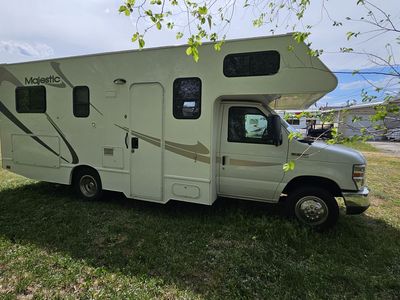2013 23 foot Majestic Motorhome