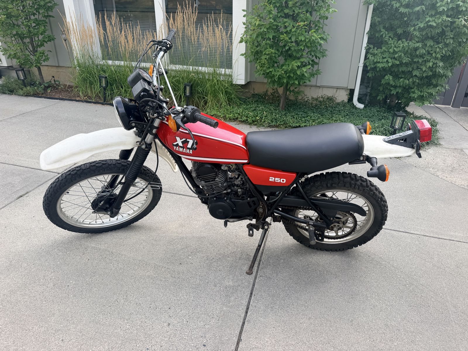1980 Yamaha XT 250 Dirt Bike, Red, Used - Runs Great