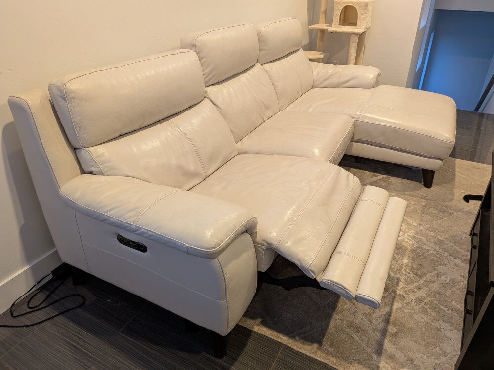 3 Piece Sect. with Electric Recliner and Chais