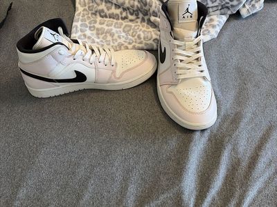 Nike Air Jordan 1 Mid Light Violet White Black BQ6472-500 Size 11.5