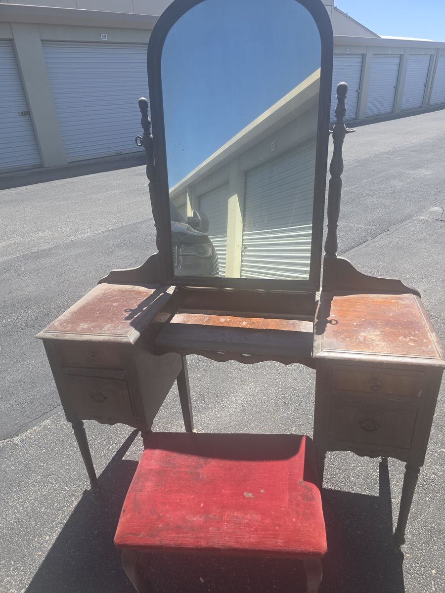 Antique vanity with cher and mirror