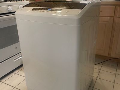 GE 2.8 cu ft Portable Washer - Hooks to Sink – Excellent Condition – Apartment Size