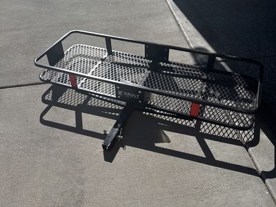 Cargo hitch container