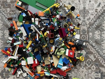 Good size miscellaneous lego lot
