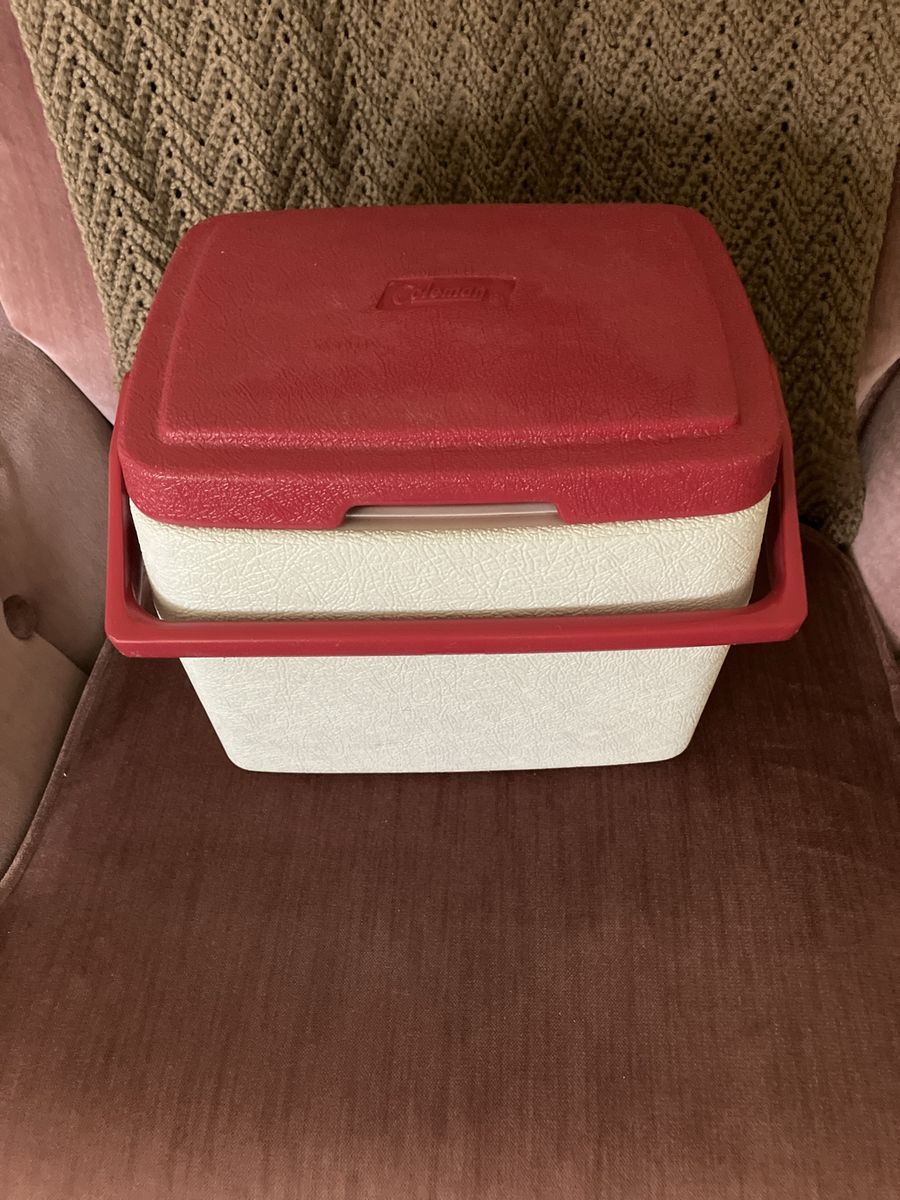 Like New Coleman Personal 8qt Cooler Ice Chest