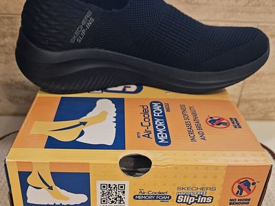 Skechers Hands Free Slip-Ins Ultra Flex 3.0 Cozy Streak Women's Size 6.5 Wide Black