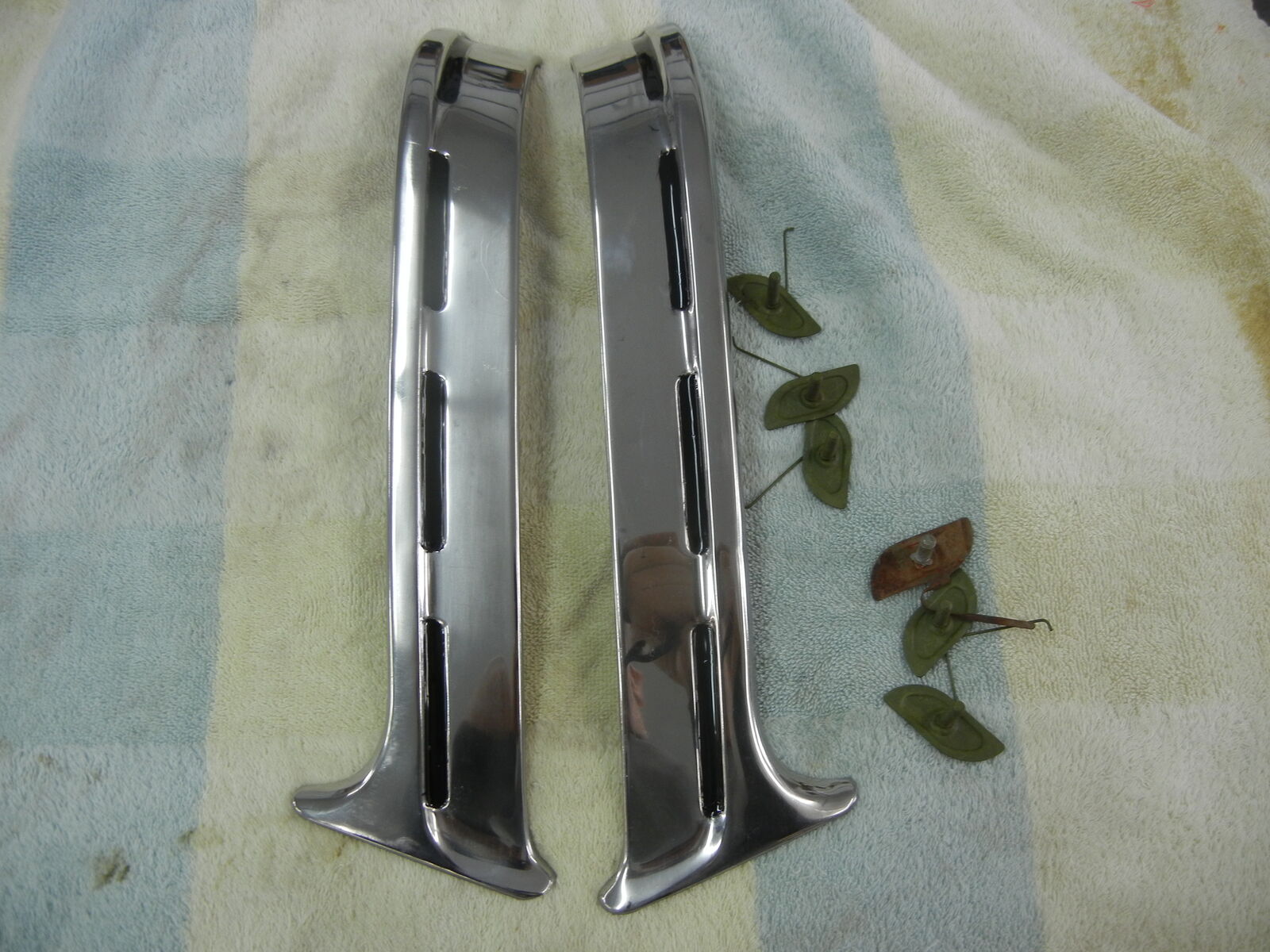 Chevy 1955 Car Original Post Rear Quarter Upper Paint Divider Moldings