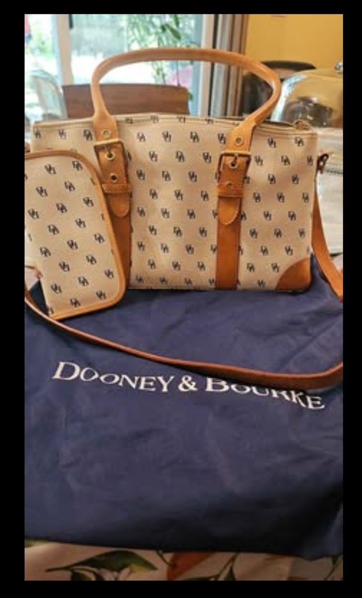 Dooney & Bourke purse