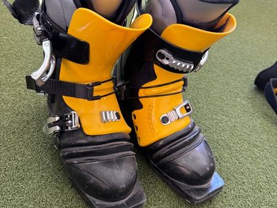 Scarpa T1 boot - size 7-8