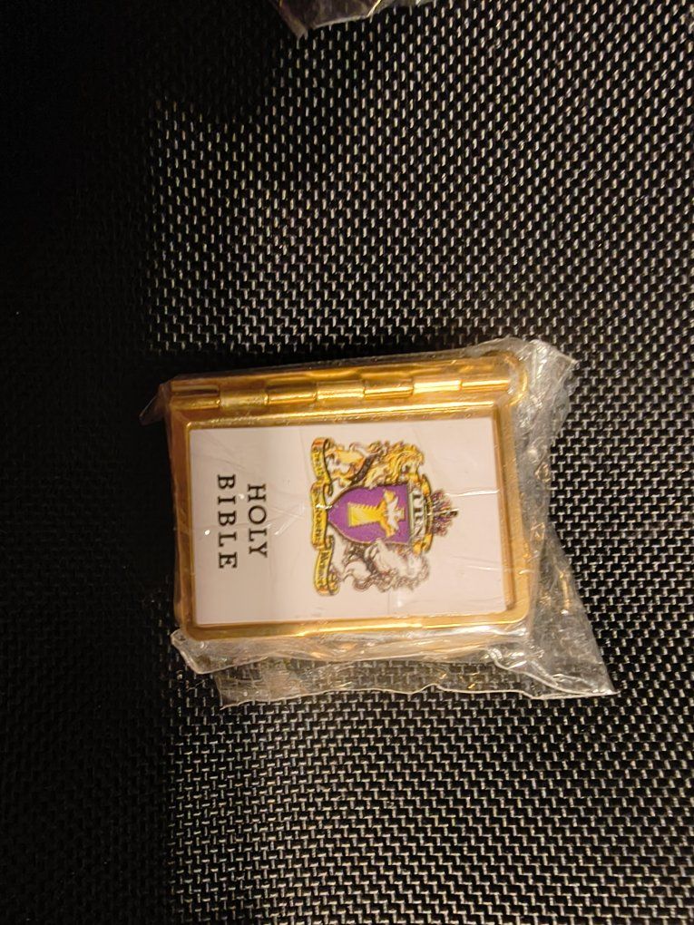holly bibble in key chain 50 OBO