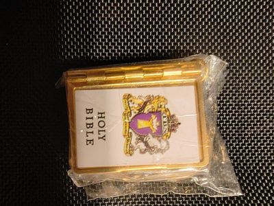 holly bibble in key chain 50 OBO