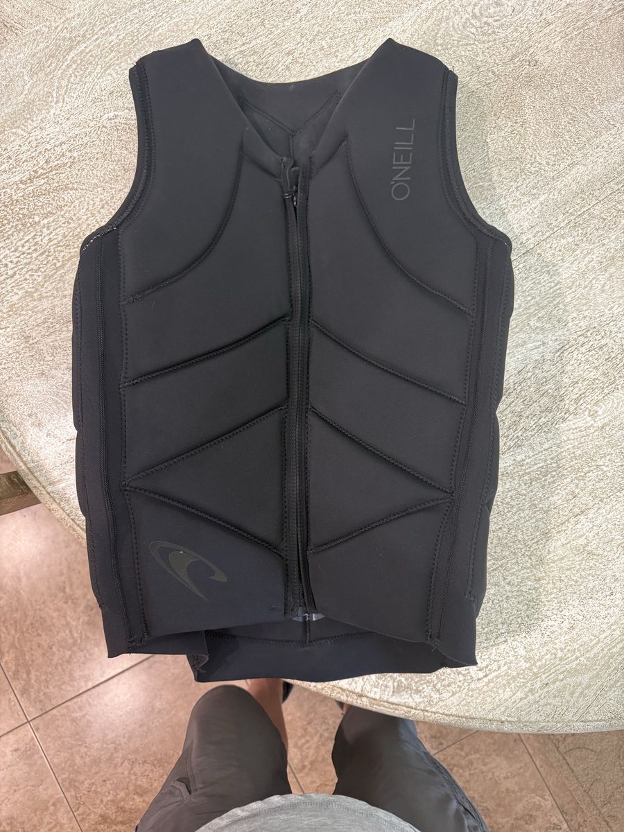 O’Neill comp vest