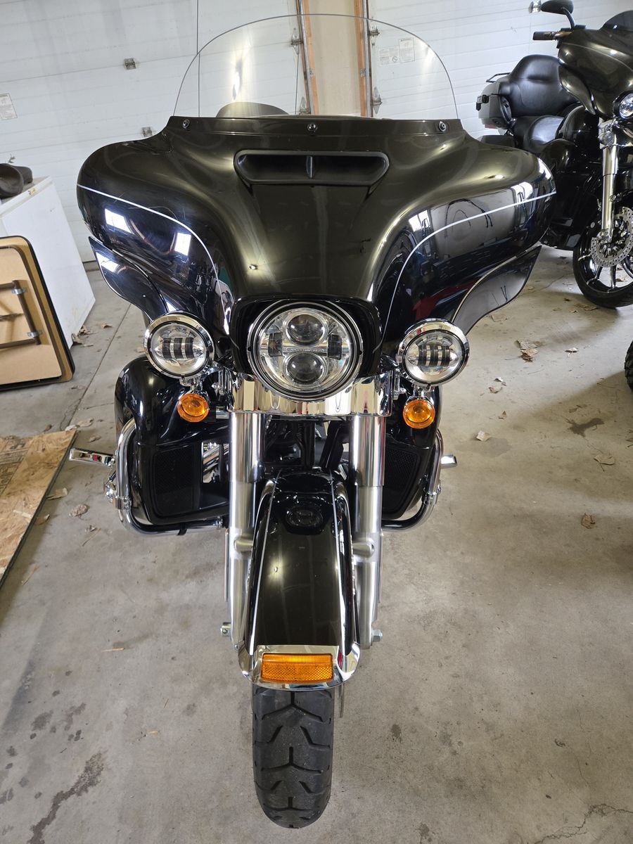 2015 Harley Davidson Ultra Limited Low with only 4900 miles