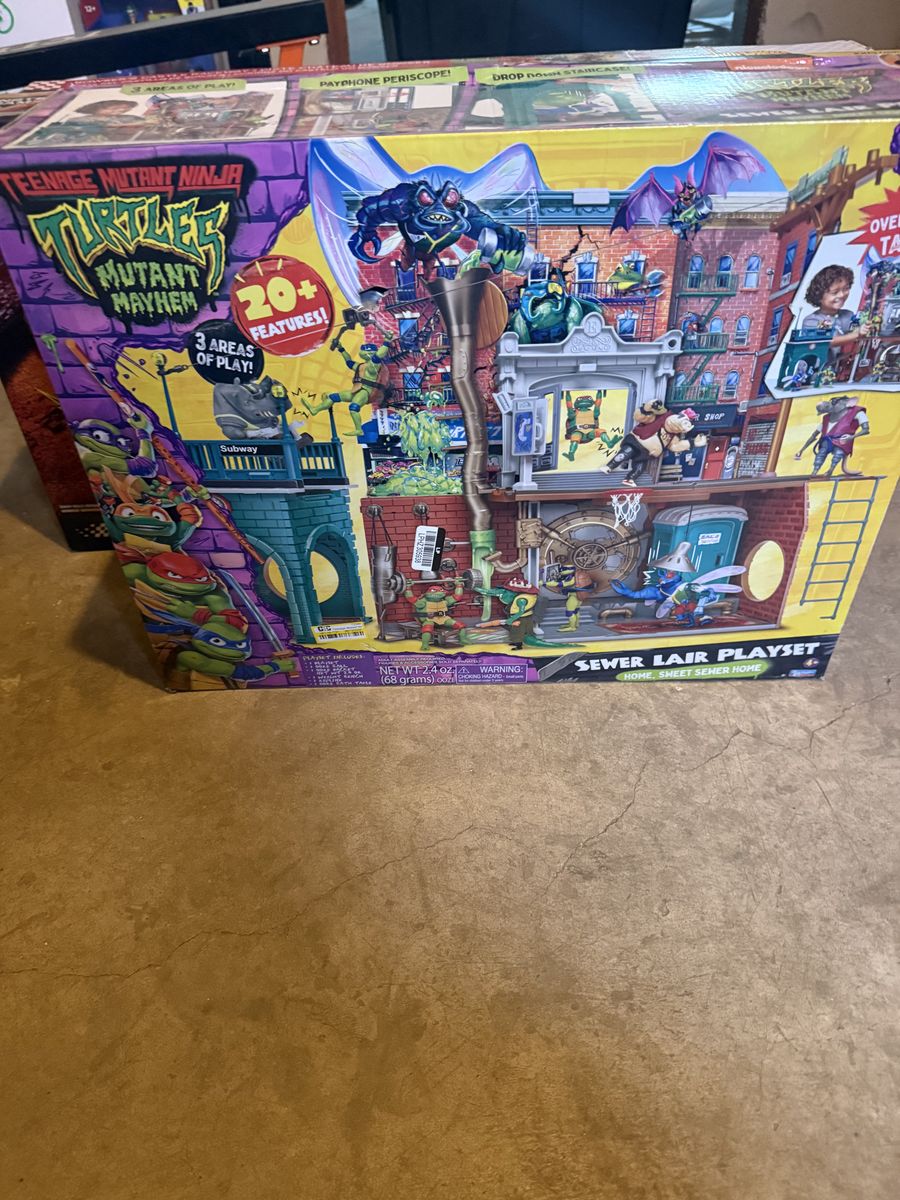 Tmnt Sewer Lair Set And Action FIgures