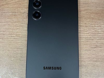 Samsung Galaxy S23 5G - 128GB - Unlocked