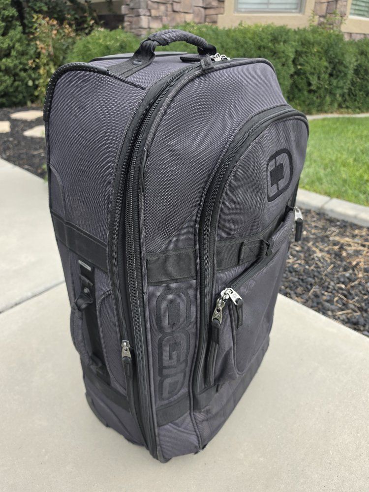 OGIO Terminal Rolling Luggage Suitcase Travel Bag Black Gray Wheeled