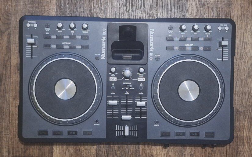 Numark IDJ3 - DJ Controller - Ipod Deck.