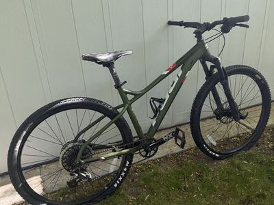 Fuji Tahoe Mountain Bike - Used