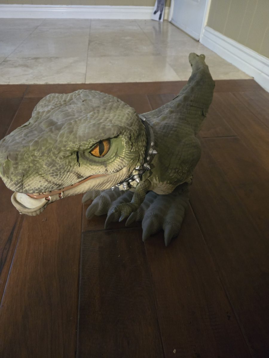 Robotic tyrannosaurus