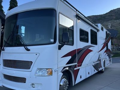 Gulf Stream Freightliner Bounty Hunter Toy Hauler Diesel Pusher