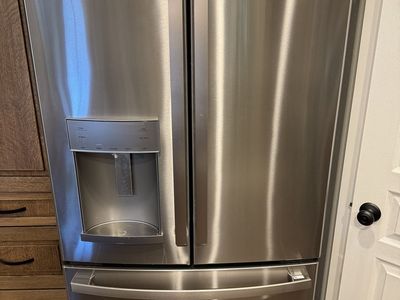 Stainless Steel GE Refrigerator, LG Gas Oven/Range, LG Microwave, Bosch Dishwasher