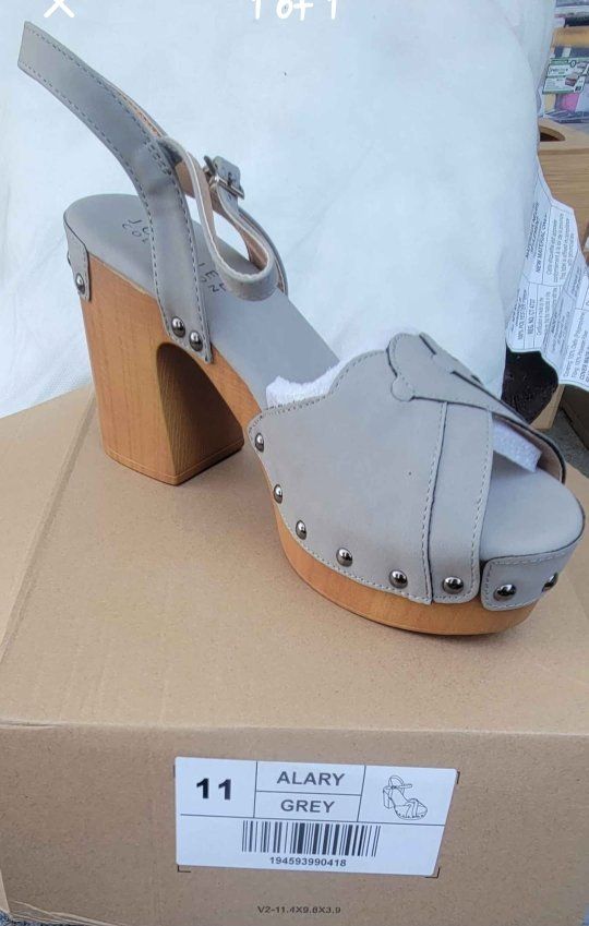 Journee Collection Alary Grey Platform Sandals Size 11
