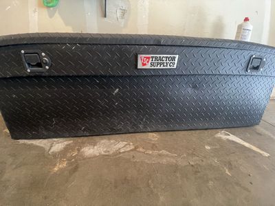 Tractor supply tool box