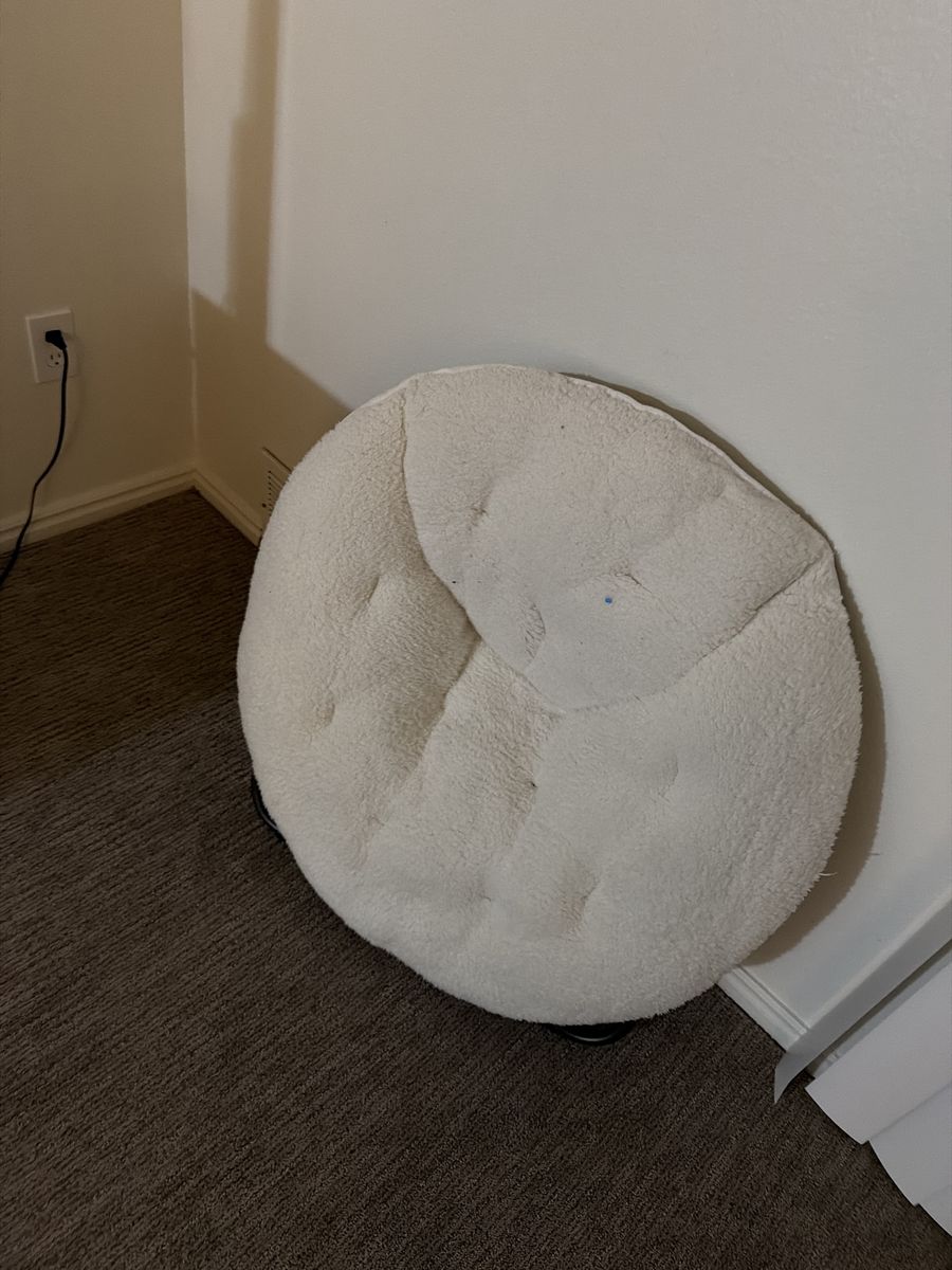 Lazy chair  ( white )