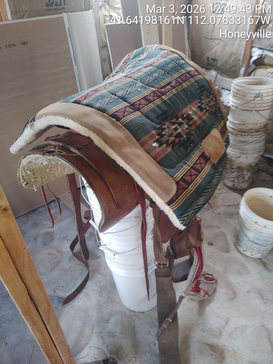 Colorado Denver Saddlery Saddle with saddle blanket