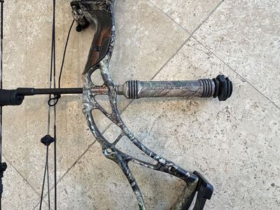 Bowtech Reign 6 compound bow left hand 70lbs