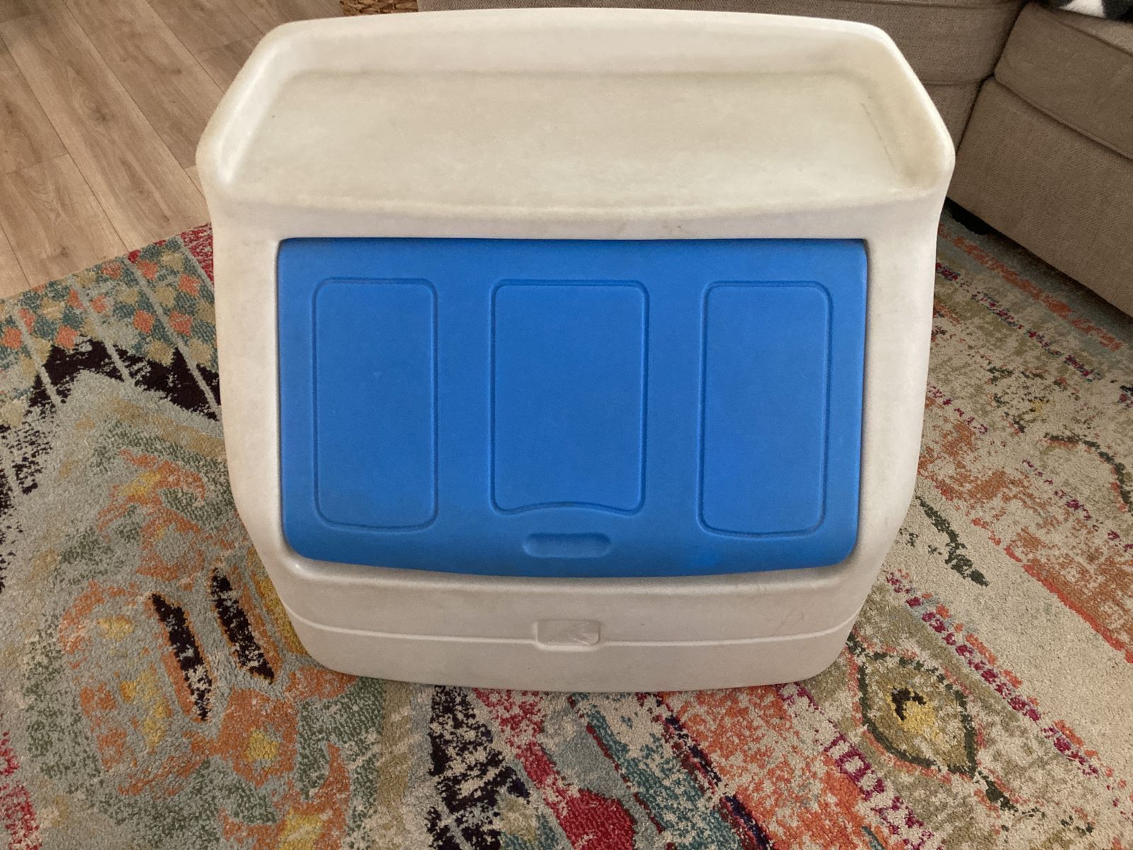 Plastic toy storage bin