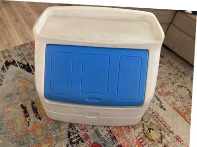Plastic toy storage bin