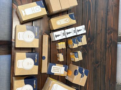 SimpliSafe Home Security System 25 piece