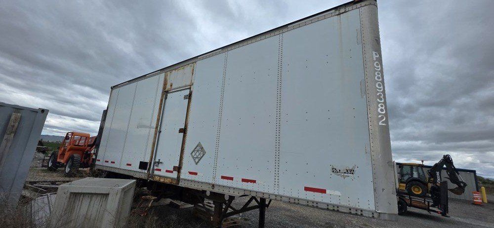 2008 Wabash Dry Van 28' Trailer with Lift Gate