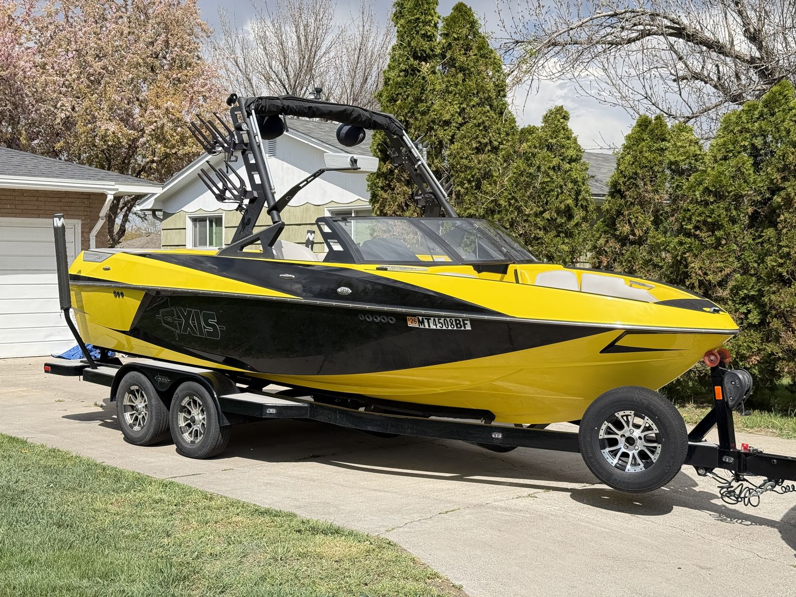 2017 Axis T22 by Malibu Boats Wake Surf Gates with only 101 hours