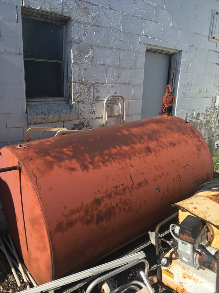 Large New/Used Oil Storage Tank w/ Pump