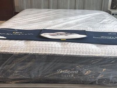 SALE !! 800$ with Mattress