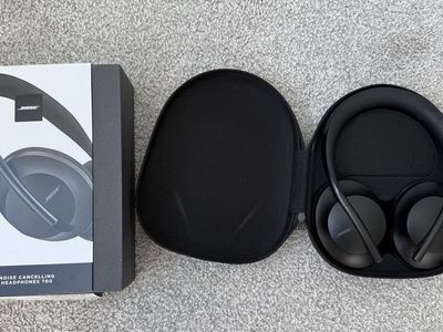 Bose Noise Cancelling Headphones 700 - Black, with Case & Charging Accessories