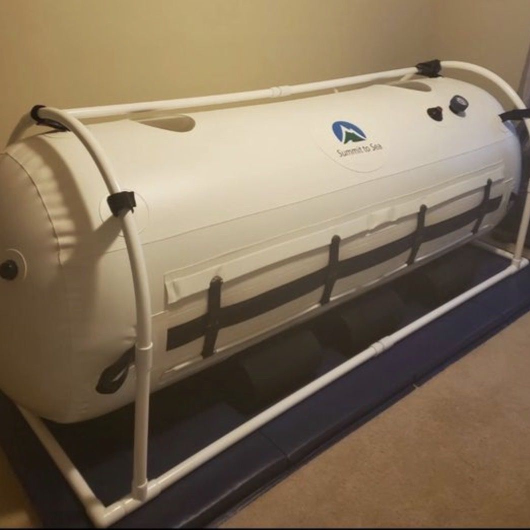 Summit to sea Hyperbaric chamber with AirSep NewLife  10 Oxygen Concentrator fits two adults!! 
