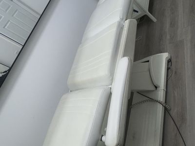 Electric massage table