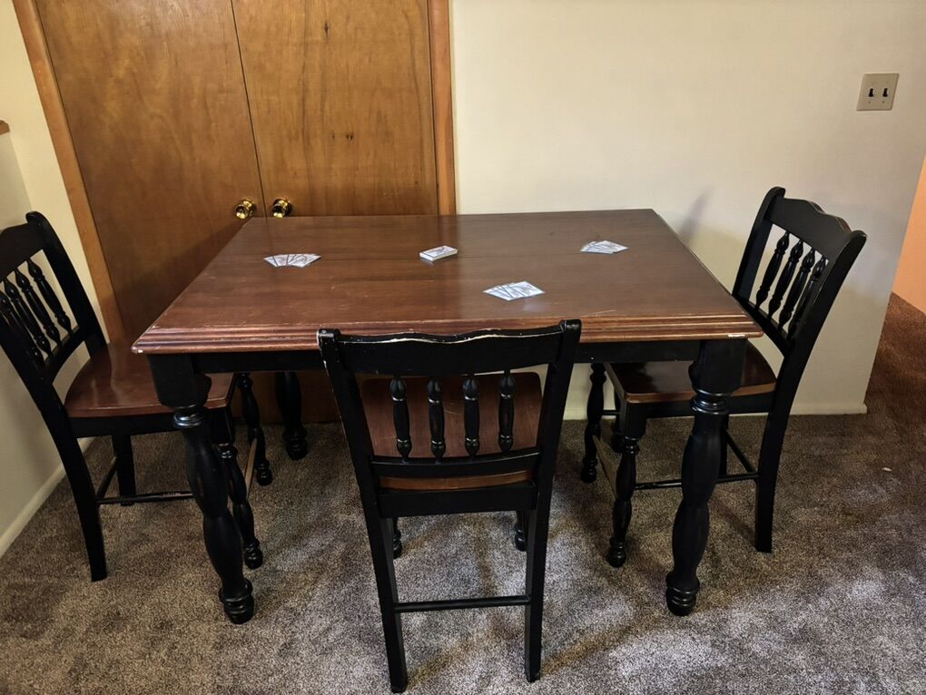 Tall ExpandableTable, 8 Chairs