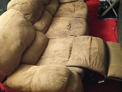 free comfortable Brown Reclining Sofa Couch - Perfect for Relaxing