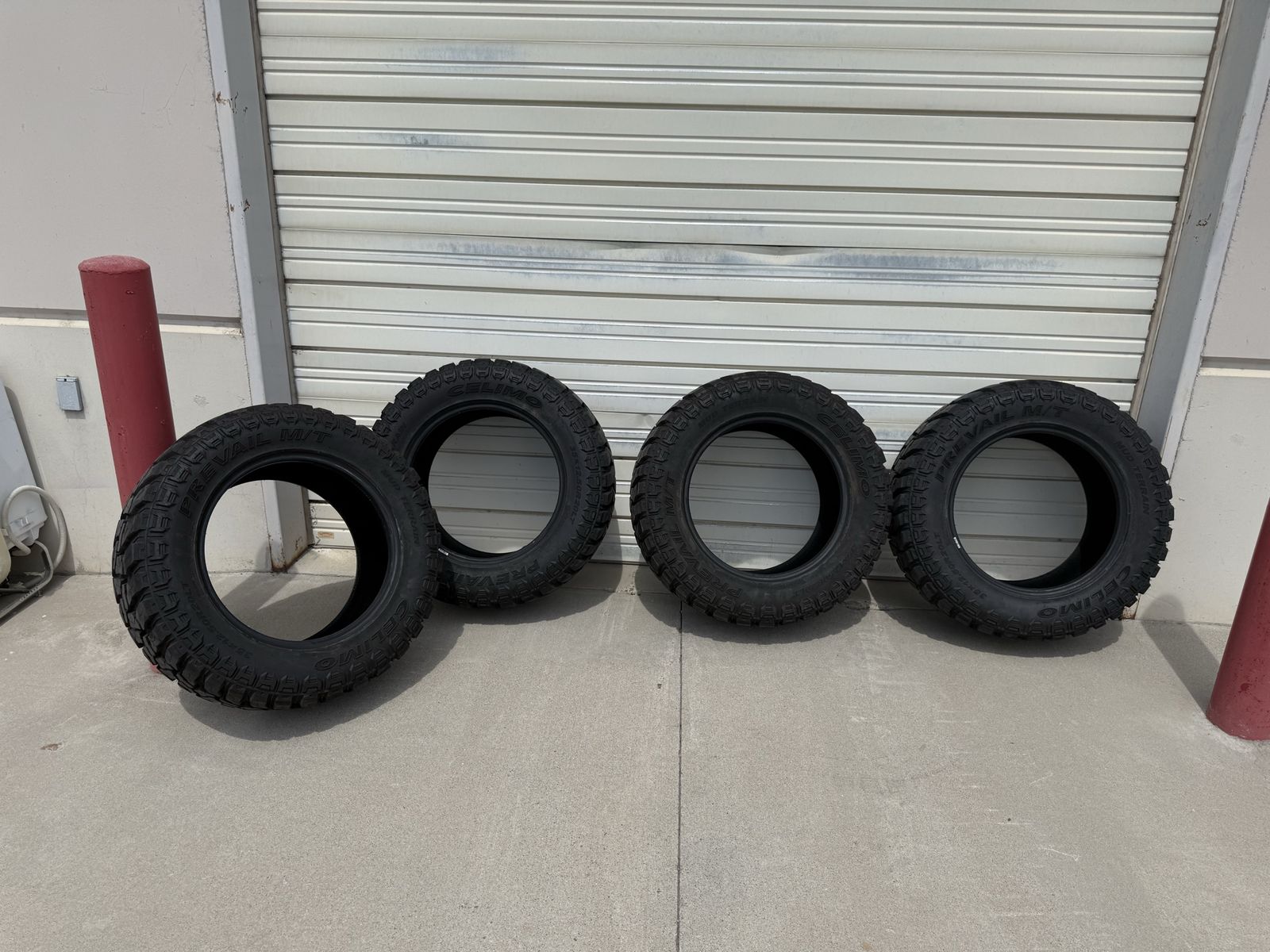 Celimo Prevail M/T 35X12.5R20 mud terrain 35” tires in new condition 