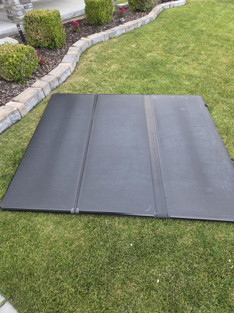 Tonneau Cover Hard Tri Fold