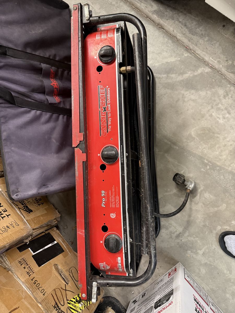 Camp chef 3 burner stove and griddle xlnt conditio