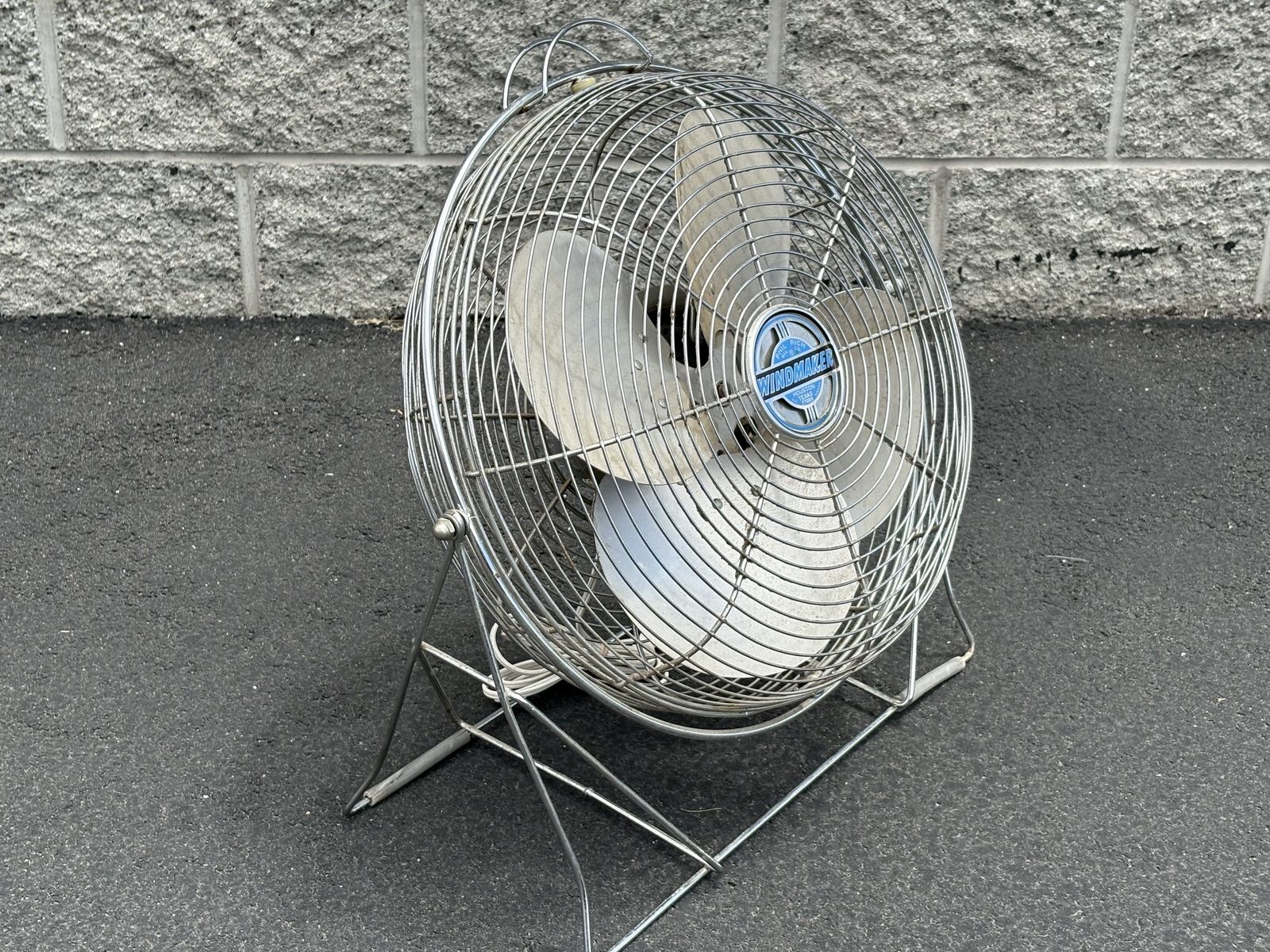 Awesome vintage Windmaker portable fan by Phil Rich Windj, made in Texas, industrial look Mid Century, high velocity