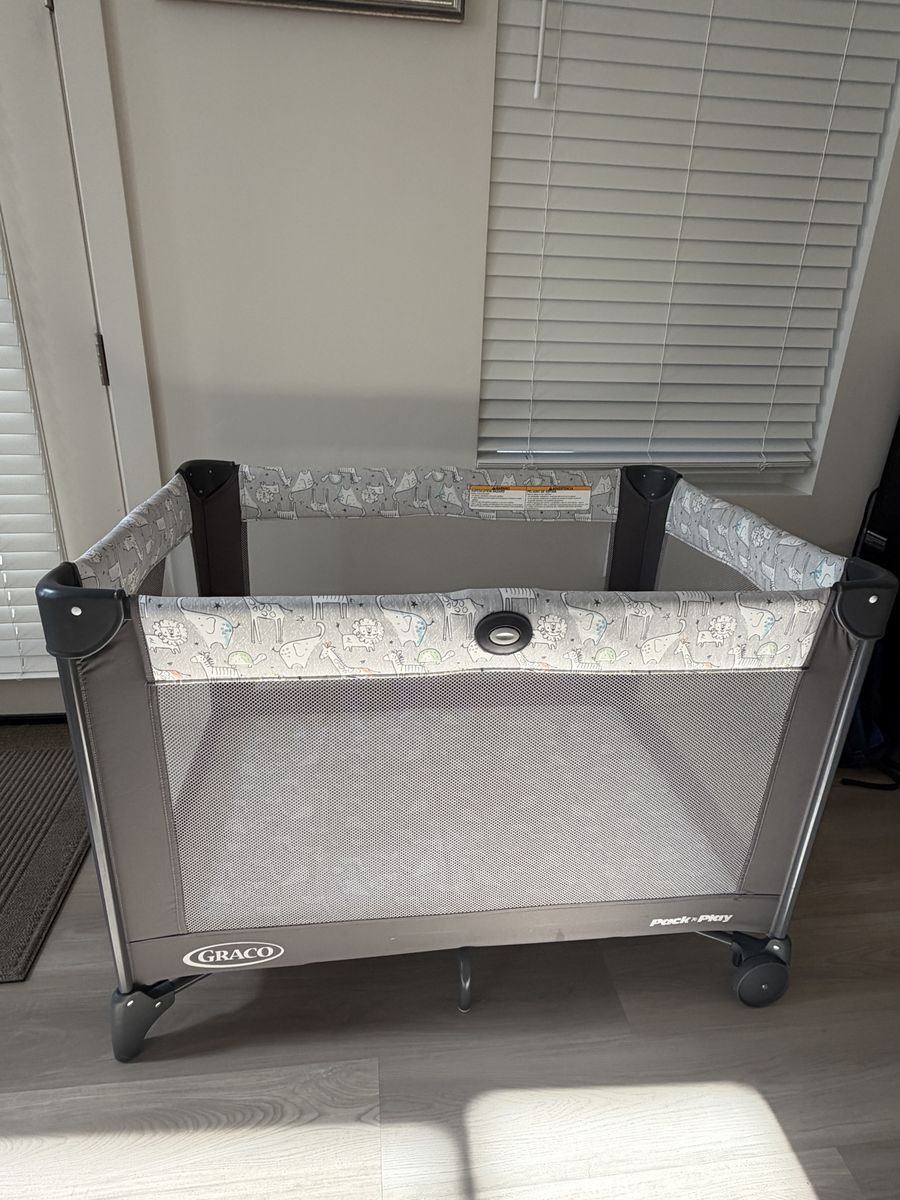 Graco playpen  portable