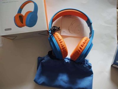 Kid's Wireless Over the Ear Headsets