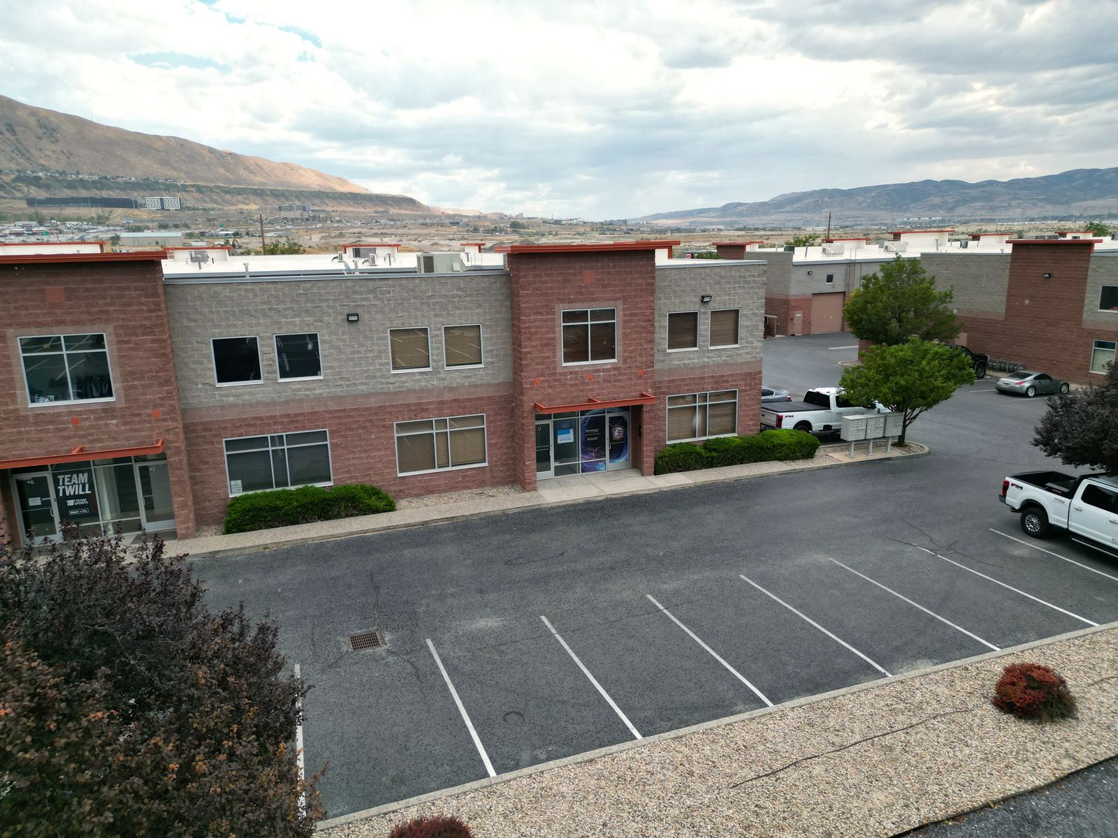 Draper Flex | 1,880 SF - Right of I-15