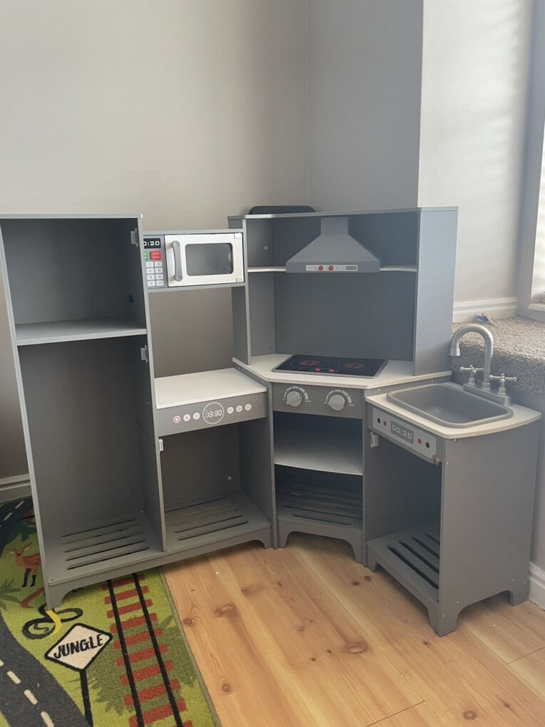 Free Kids Play kitchen